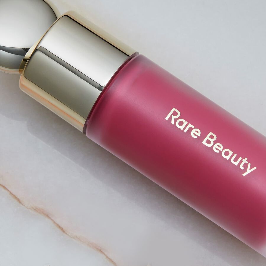 Recension av Our Rare Beauty Soft Pinch Liquid Blush