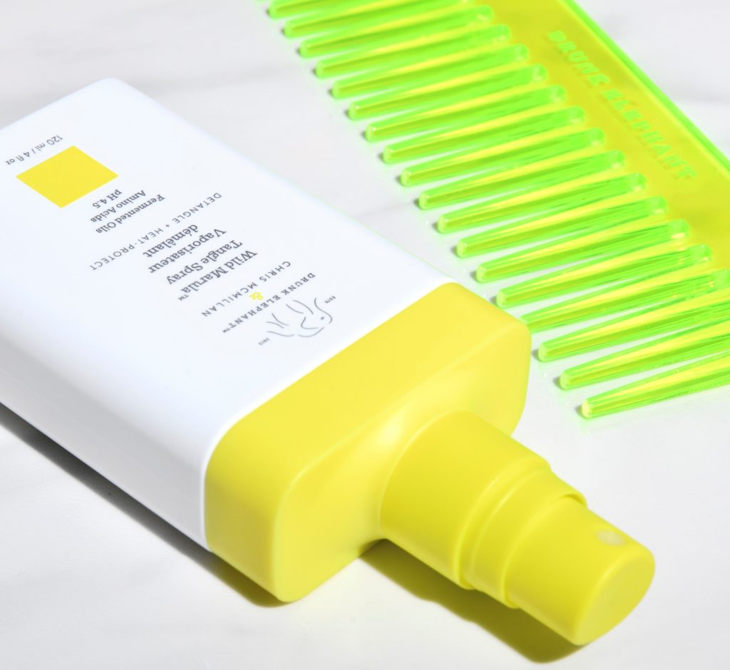 Vier manieren om de klitspray van Drunk Elephant te gebruiken