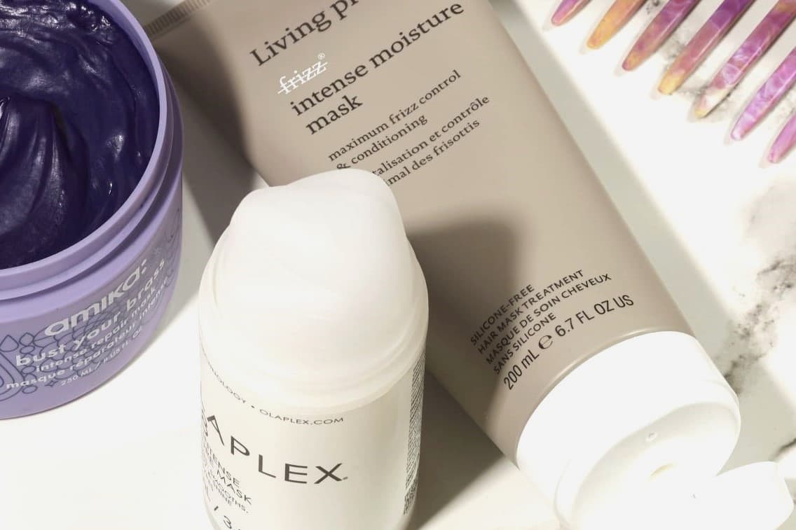 8 van de beste haarmaskers om te revitaliseren en te hydrateren