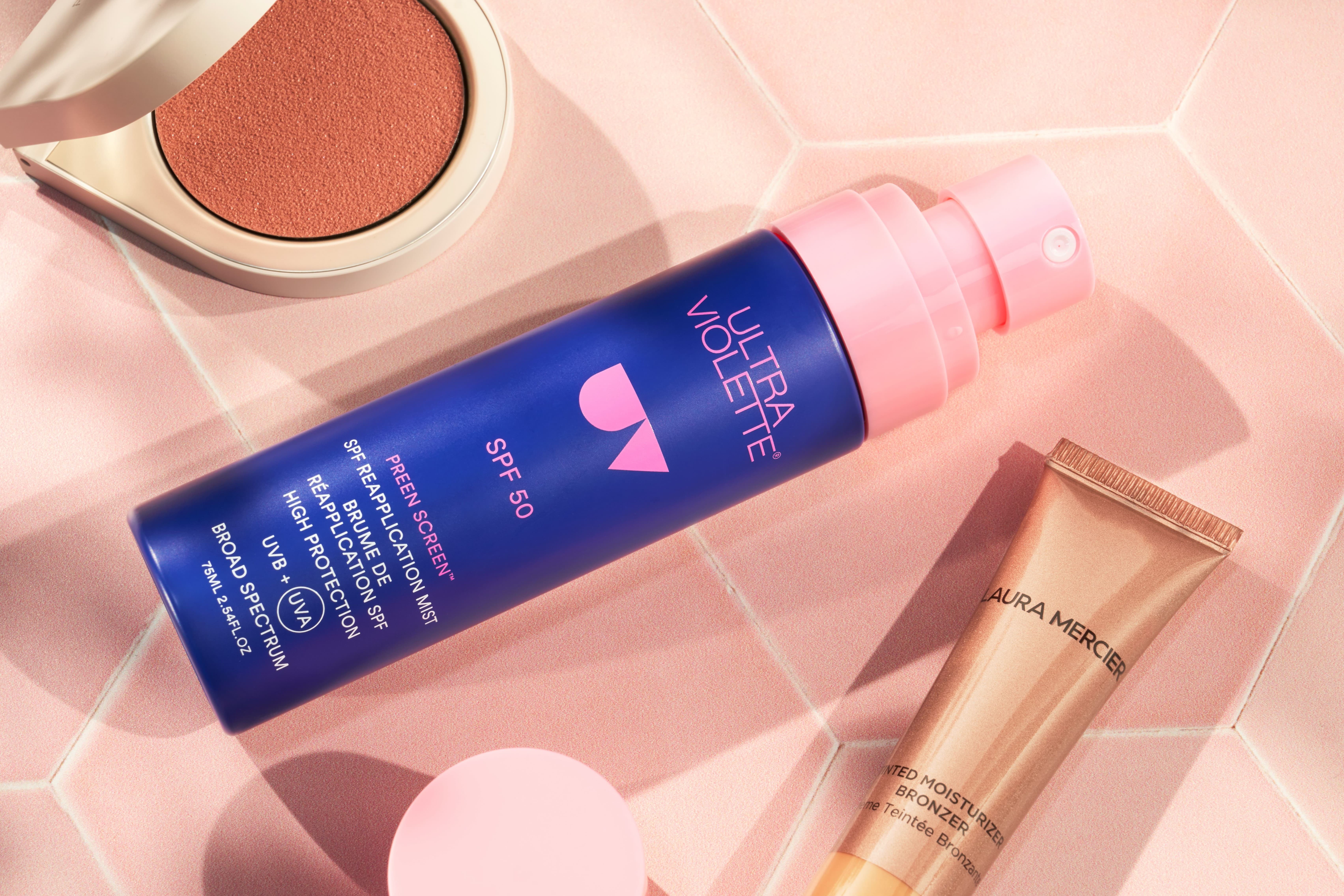 Comment r&eacute;appliquer de la cr&egrave;me solaire sur votre maquillage (sans le g&acirc;cher !)